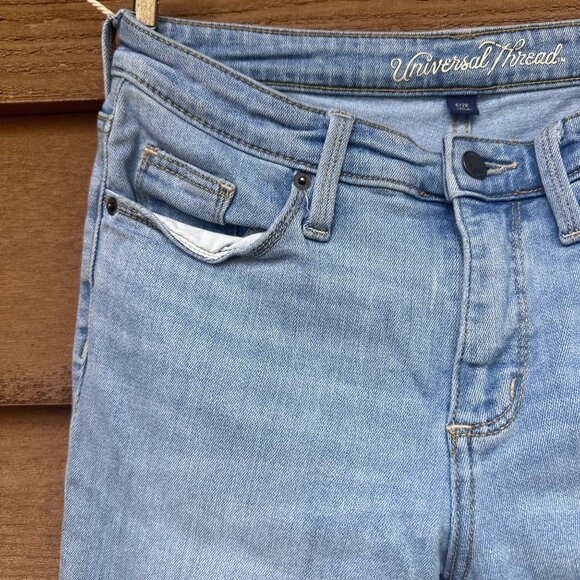 Universal Thread Light Wash Distressed Straight Leg Jeans Womens Size 6/28 - Picture 8 of 10